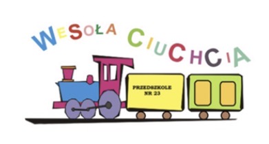 Misie bawią się na śniegu 